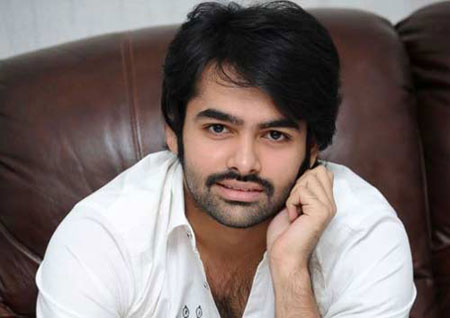 hero ram,pandaga chesko news,ram dialogues in pandaga chesko,rakul preeth singh,  కాక పుట్టిస్తున్న రామ్ డైలాగ్‌..!